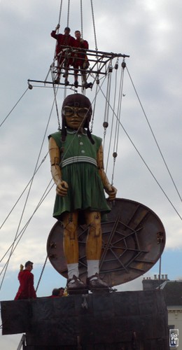 Little giantess - Petite géante