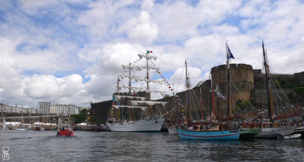 Below Brest castle -Sous le château de Brest