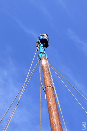 Putting the rigging back in place - Remise en place du gréement