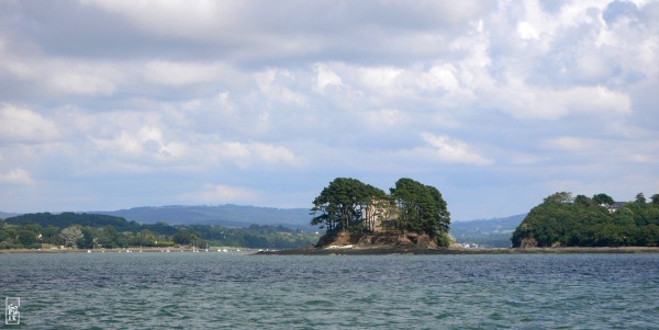 Arun island opposite Landévennec village - Île Arun en face de Landévennec