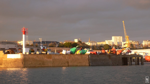 Buoys and marks at sunset - Bouées et marques au coucher du soleil