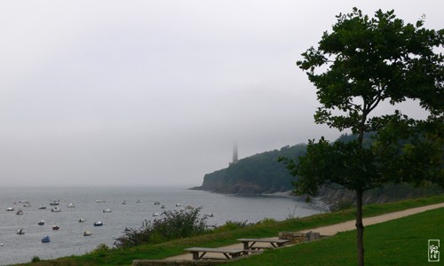 Lighthouse in the fog - Phare dans le brouillard