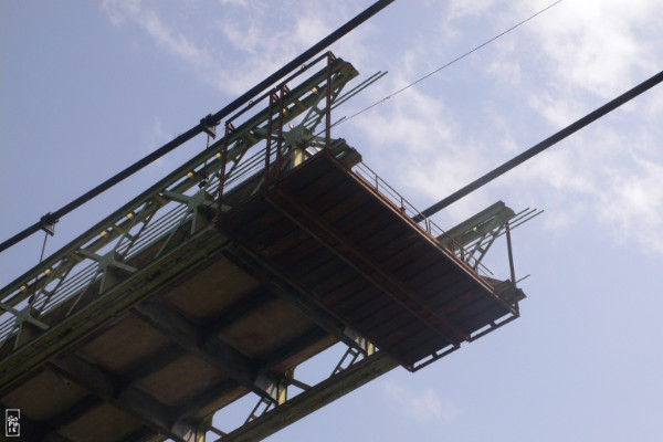 The old Térénez bridge during demolition - Le vieux pont de Térénez en cours de démolition