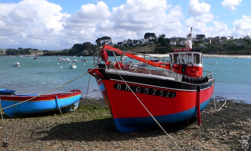 Fishing boat in Aber Benoît - Bateau de pêche dans l’Aber Benoît