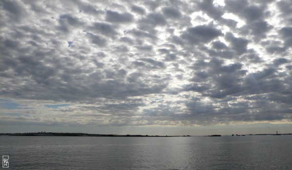 Dappled sky above Molène - Ciel pommelé au-dessus de Molène