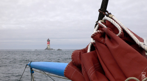 Notre-Dame de Rumengol & the Pierres Noires lighthouse - Notre-Dame de Rumengol & le phare des Pierres Noires