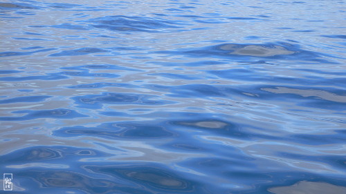 Sky reflected on water - Reflets du ciel dans l’eau