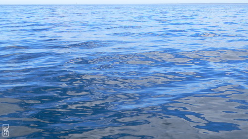 Sky reflected on water - Reflets du ciel dans l’eau