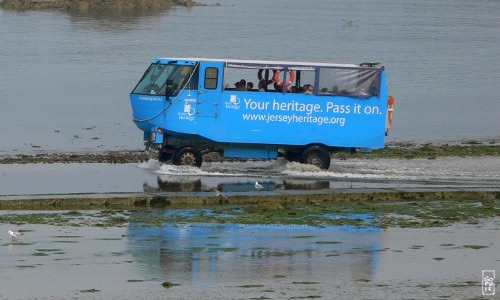 Amphibious bus - Bus amphibie