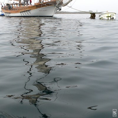 Boat reflection - Reflet de bateau