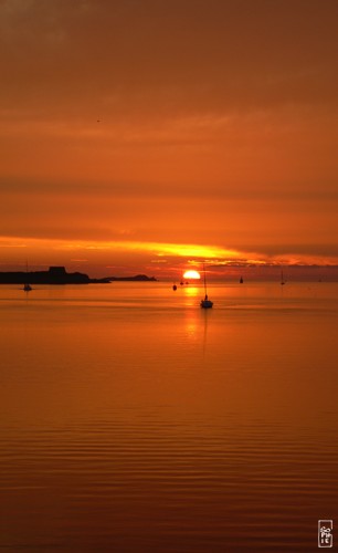 Boats coming back at sunset - Bateaux rentrant au coucher de soleil