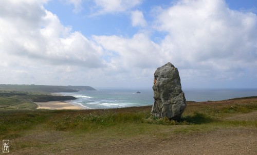 Megalith on the Lostmarc’h head - Menhir sur la pointe de Lostmarc’h