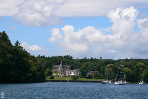 Mansion along river Odet - Château le long de l’Odet