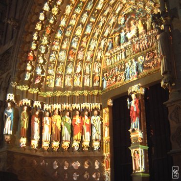 Gate of the cathedral - Porche de la cathédrale