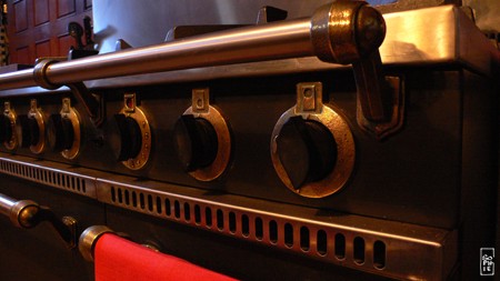 Cooker detail - Détail de la cuisinière