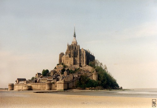 The mont from a different angle - Le mont vu d’un autre angle