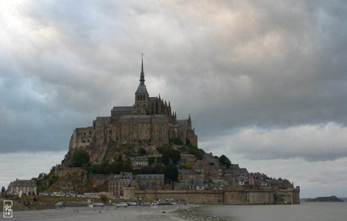 The mont at high tide - Le mont à marée haute