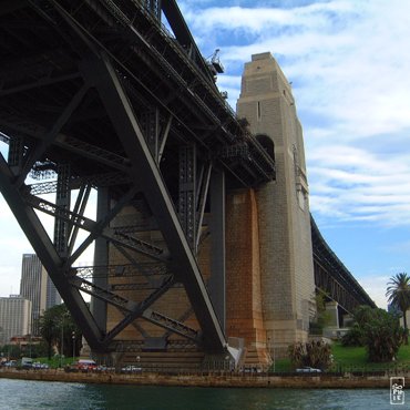 Under the Harbour Bridge - Sous le pont Harbour Bridge